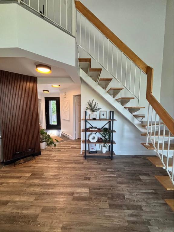 Maison de ville à louer - Sainte-Adèle - 5 1/2 entièrement meublé, chauffé et éclairé, wifi inclus | 3061088