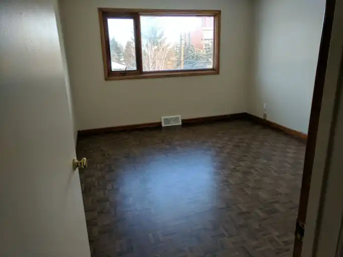 Stanley Park duplex 1000 ft up ;  near Chinook Center; available Feb 1 | Up - 301 46 Avenue Southwest, Calgary | 3061308