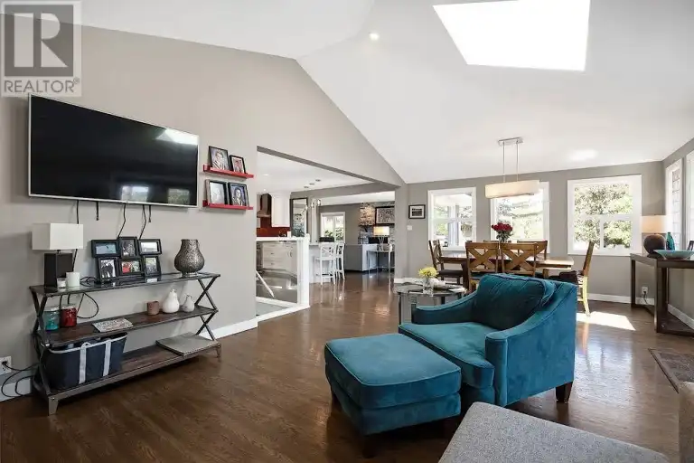 Newly renovated 5-bedroom bungalow for rent. | 1920 Green Ridge Road Southwest, Calgary | 3061340