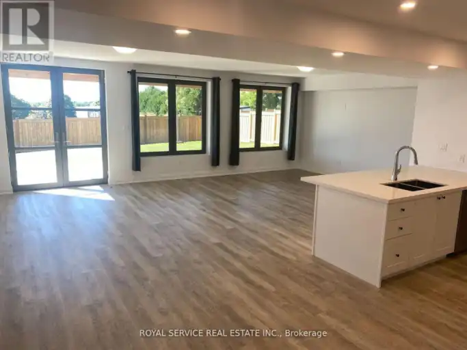 LOWER - 61 WAYWELL STREET | LOWER - 61 WAYWELL STREET, Whitby | 3081804