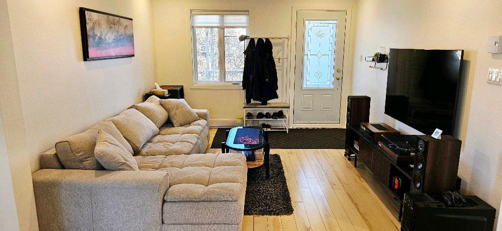 Grand Logement 4 1/2 | 3063120