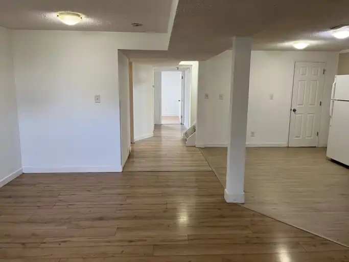 BRIGHT AND HUGE 2 BEDROOMS, LOTS OF WINDOWS, HUGE PARKING | 39 Aberdare Crescent Northeast, Calgary | 3063381