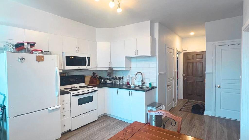Grand 5 ½, 3 BR, 2ieme,Métro Préfontaine+poss parking libre immmediatement | 3098489