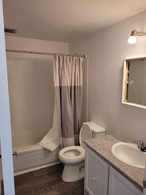 logement 3 1/2 au 2e- 3e étages 244 Denison O 870$- 885$ | 3064903