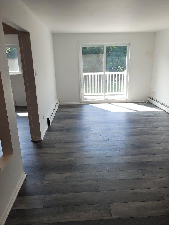 logement 3 1/2 au 2e- 3e étages 244 Denison O 870$- 885$ | 3064903