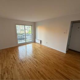 41/2 a Laval dispo 1 Oct 2025 internet 1 stationnements, Thermopompe chaud et froid Locker privé inclus | 3070523