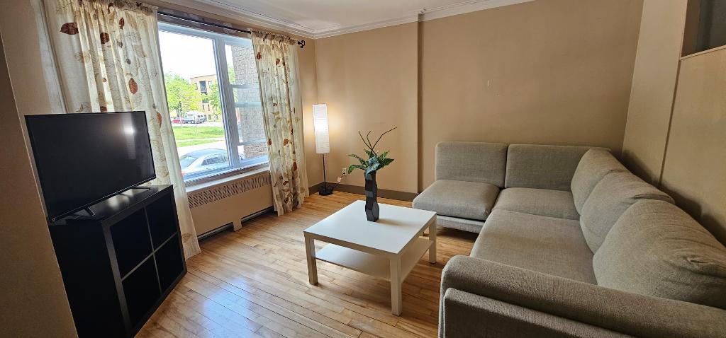 Grand 5 1/2 à louer MEUBLÉ + climatisation et jardin @ long terme - 1er OCT. | 3065337