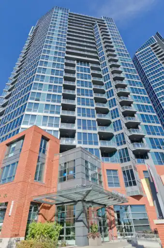 Immediate: Beautiful Down Town 2 bedroom, 2 Bath, Apartment for Rent | 501 - 220 12 AVE SE, Calgary | 3065557