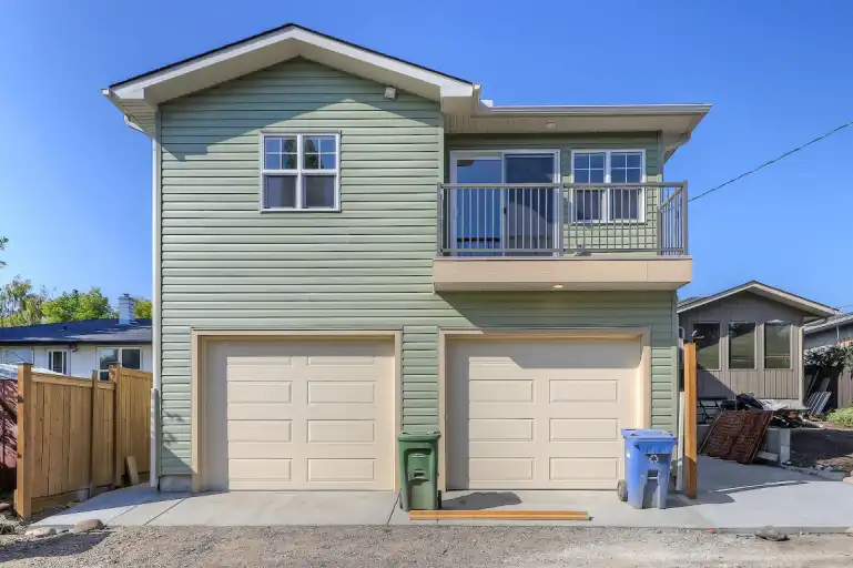 Brand New Carriage Home | Calgary | 3065585
