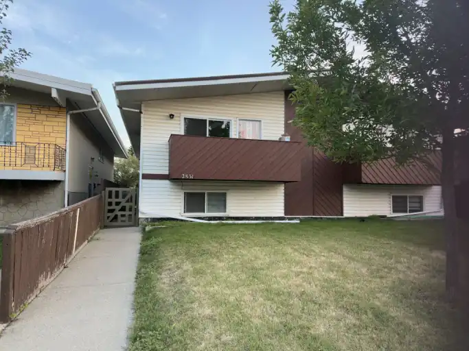 Pet friendly 3 brm main level | 2831 14 Avenue Southeast, Calgary | 3066078