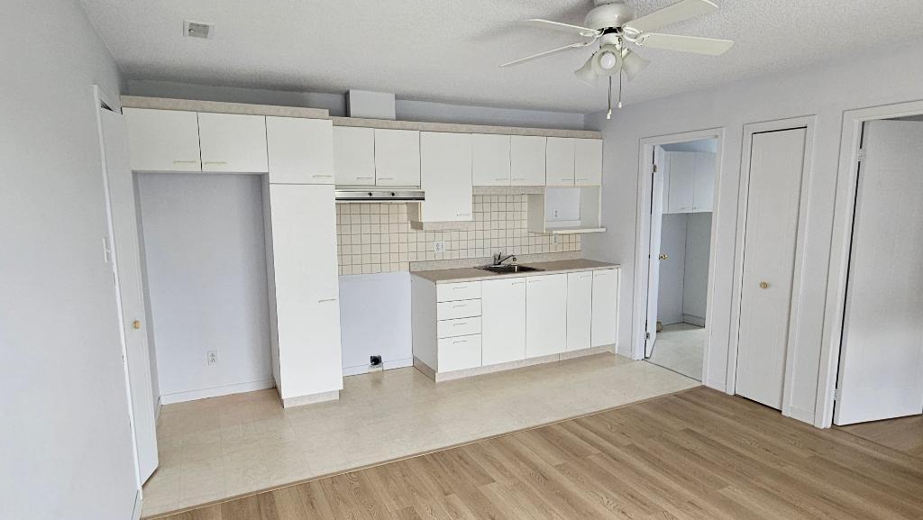 3½, propre, tranquille et près de tous les services. | 3067043