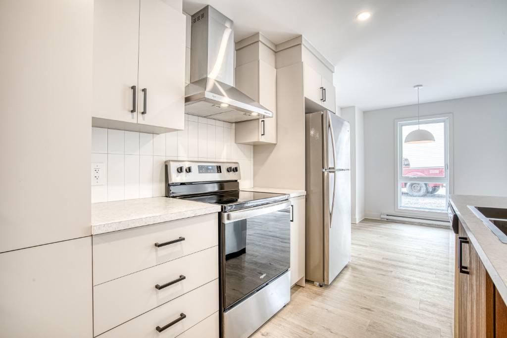 3 1/2 ou 4 1/2 avec Électroménagers et wifi inclus - Stationnement couvert. 1er juillet ! | 3067061
