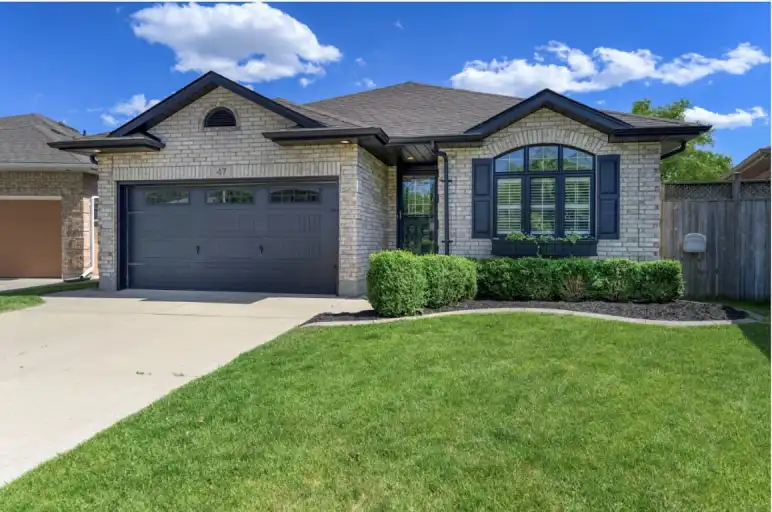 Beautiful Detached Home with Legal Suite – Whole House or Individual Units | 47 Brook View Court, Sarnia | 3078145