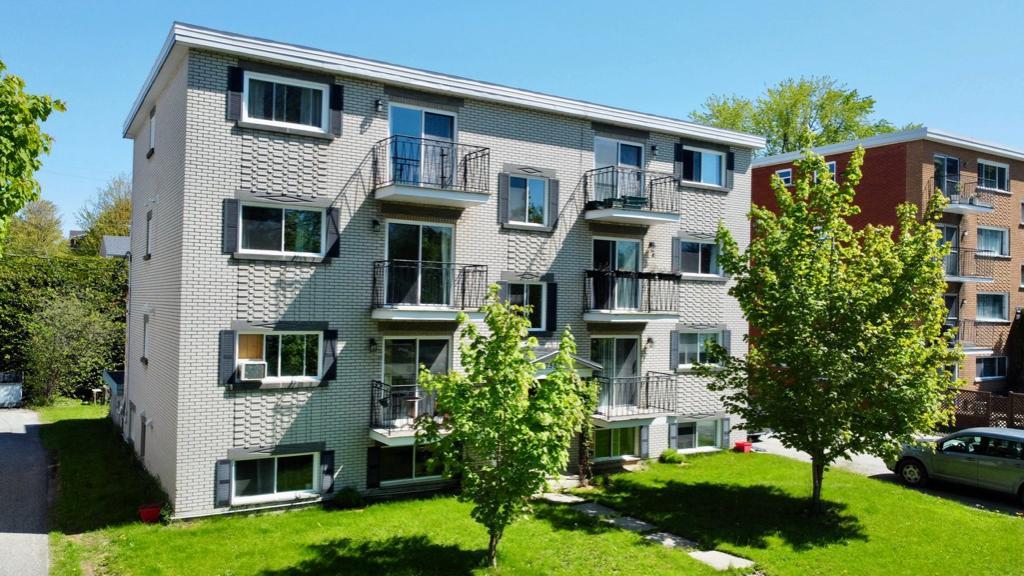 REMISE DE 100$ X 3 MOIS. NORD DE SHERBROOKE, GRAND 4 1/2, BALCONS, VUE SUR PARC, TRANQUILLE, RENOVÉ, CUISINE NEUVE... | 3070512