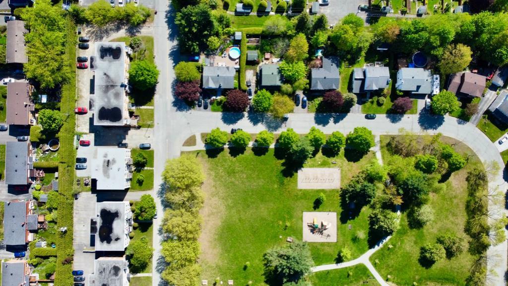 REMISE DE 100$ X 3 MOIS. NORD DE SHERBROOKE, GRAND 4 1/2, BALCONS, VUE SUR PARC, TRANQUILLE, RENOVÉ, CUISINE NEUVE... | 3070512