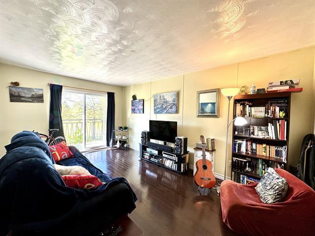 REMISE DE 100$ X 3 MOIS. NORD DE SHERBROOKE, GRAND 4 1/2, BALCONS, VUE SUR PARC, TRANQUILLE, RENOVÉ, CUISINE NEUVE... | 3070512