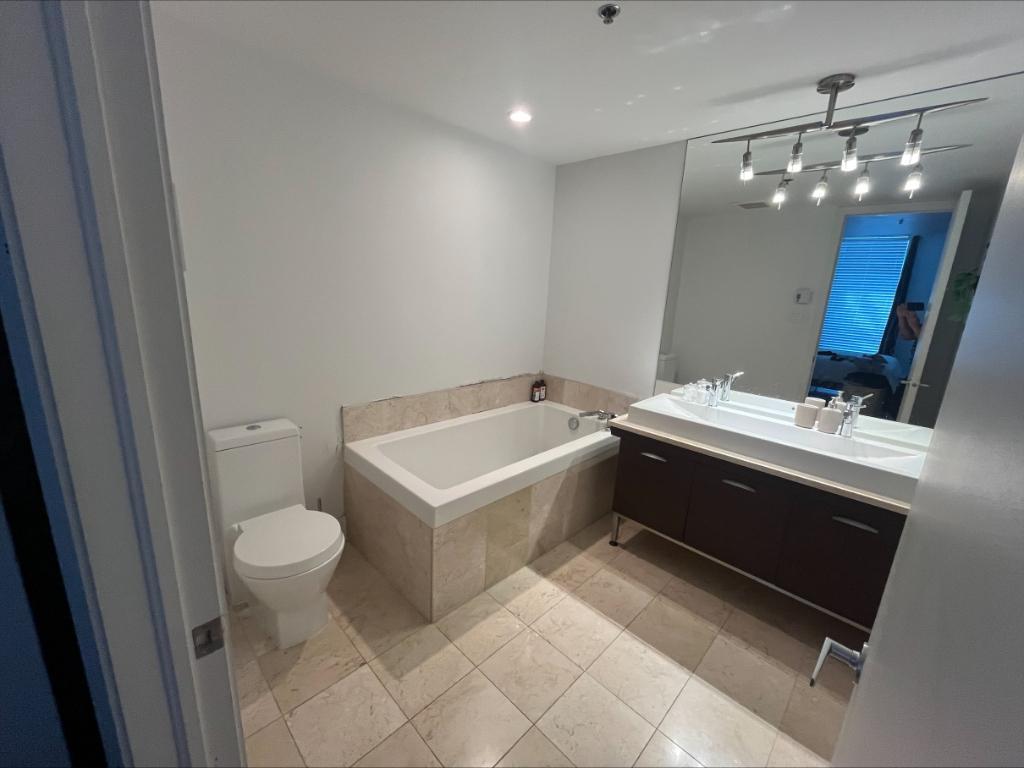 Superbe 4-1/2 (2 chambres + 2 salles de bain) - 2000$/mois - Vieux-Port - disponible 1er Novembre | 3074657