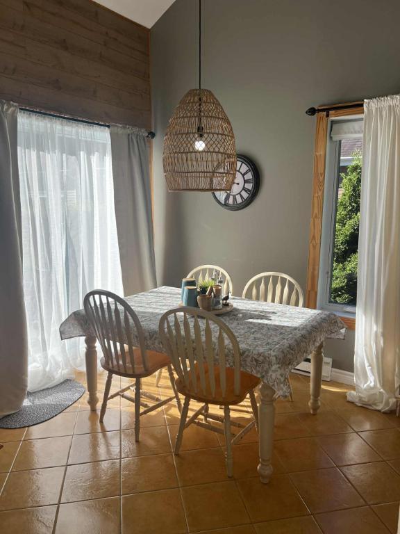 ❄️⛷️ Condo de ski au Mont-Sainte-Anne disponible pour la saison hivernale ! 🏔️🔥 | 3070533