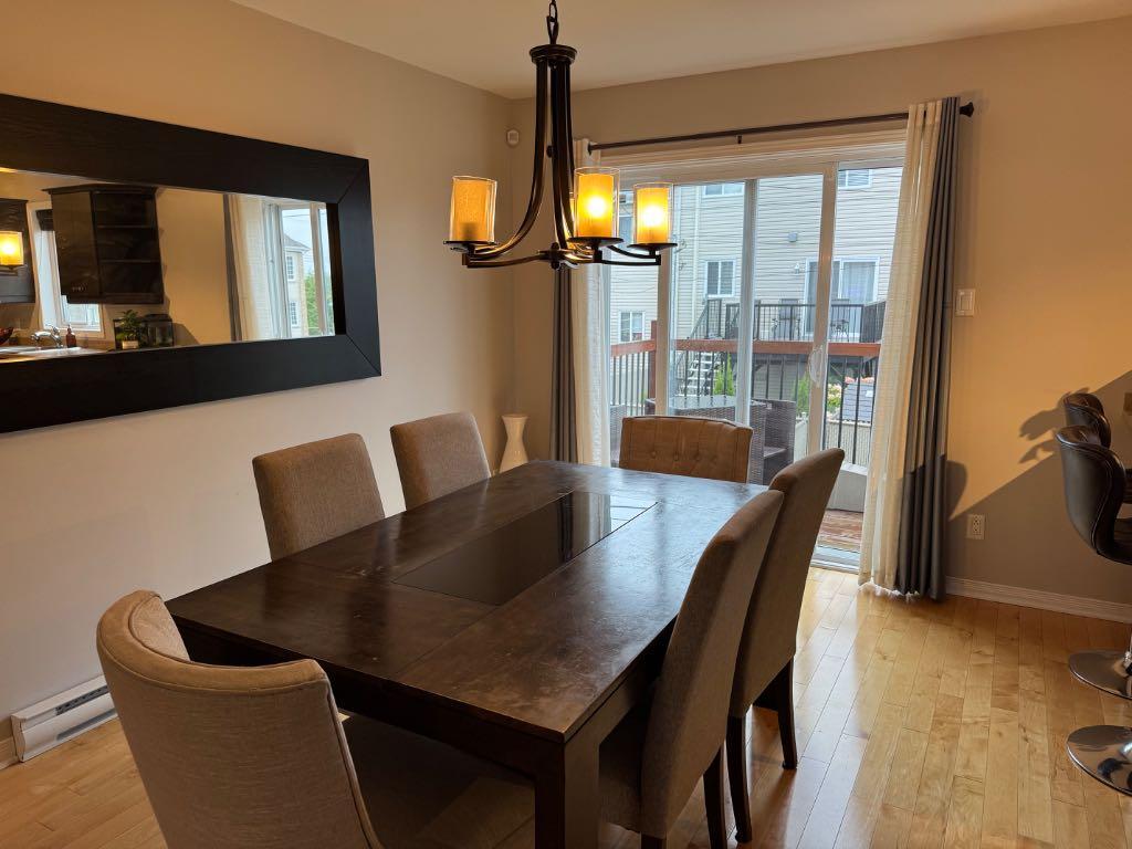 DISPONIBLE IMMÉDIATEMENT - Maison sur 2 étages à louer - 2475$/mois - 3 chambres - garage - cour privée | 3074674