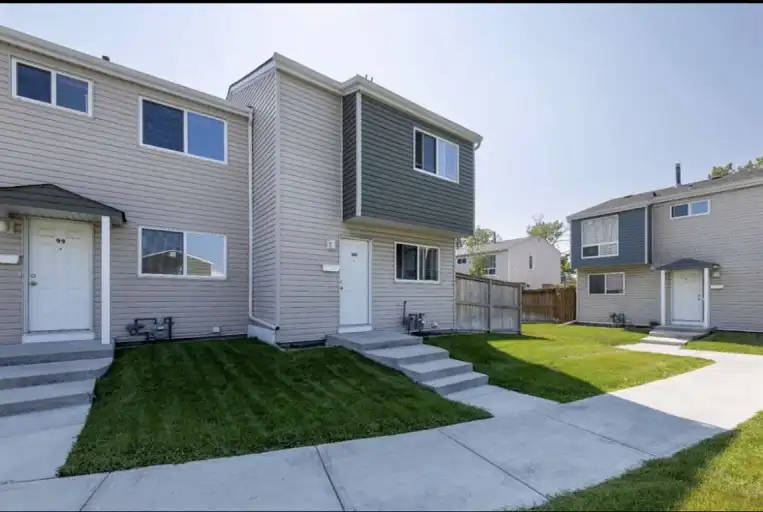 Cozy Corner - 2 Bed 1 Bath Townhouse in the perfect location | 100 - 5425 Pensacola Crescent Southeast, Calgary | 3072883