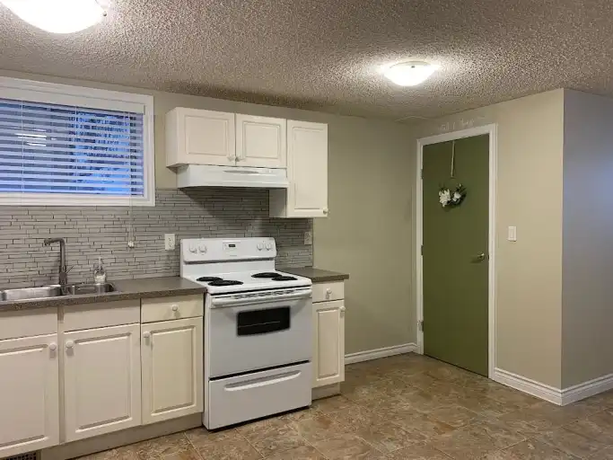 Lower Half Duplex - 1150 + Utilities | 11424 123 Street Northwest, Edmonton | 3073172