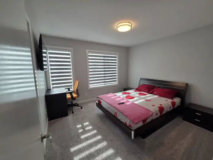 Private Ensuite Bedroom with Walk-in Closet. | Keene Cres SW, Edmonton | 3073174