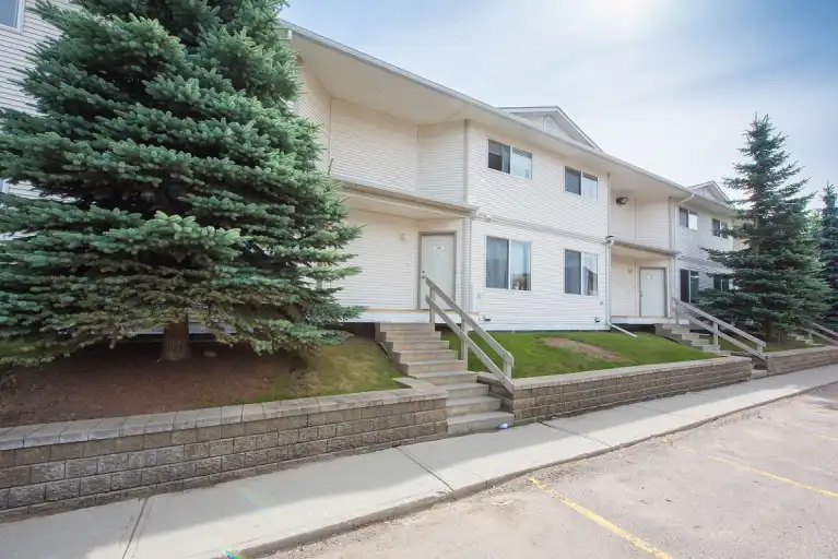 Grove Estates | 610 King St, Spruce Grove | 3074441