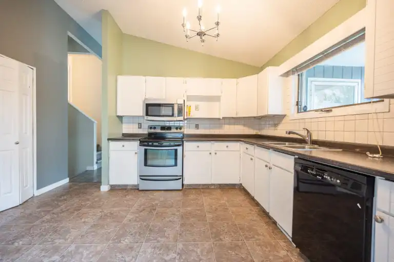 35 Malmsbury Avenue - 1 | 35 Malmsbury Avenue, Winnipeg | 3074487