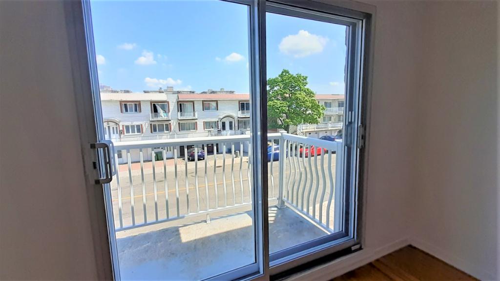 Nouveau-Rosemont 4 1/2 Haut triplex privé-LIBRE!!! -Possible achat électros/meubles | 3086102