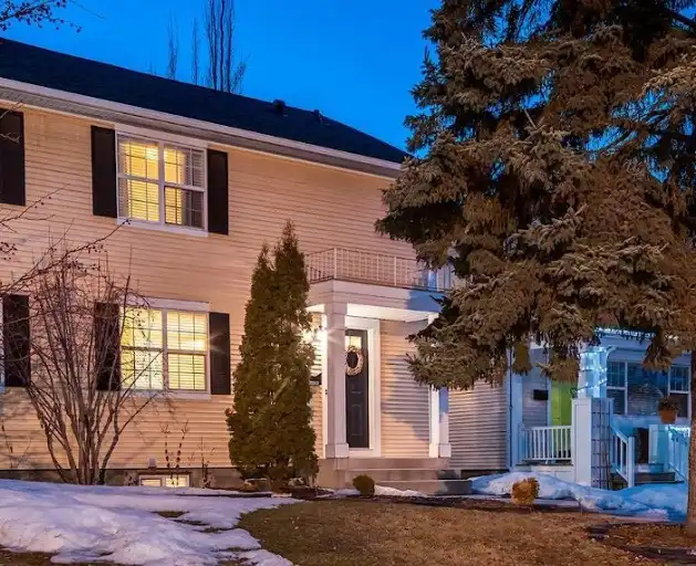 Inner City 3 Bedroom Home - Beautiful Quiet Cul-De-Sac!! | 4421 Quentin Court Southwest, Calgary | 3074793