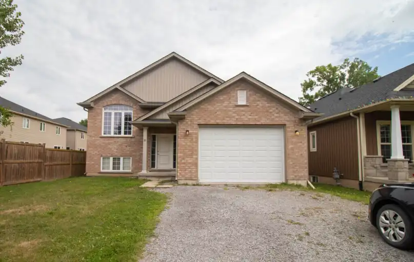 10 Trent Avenue | 10 Trent Avenue, Welland | 3083116