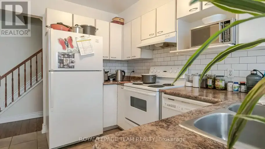 123 QUEENSBURY DRIVE | 123 QUEENSBURY DRIVE, Ottawa | 3083199