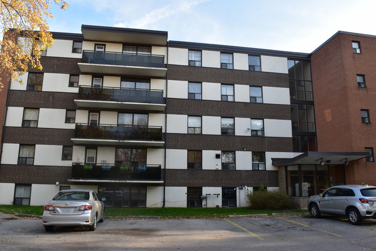 390 Guelph Line | 390 Guelph Line, Burlington | 3083343