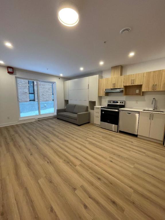 Studio Neuf , semi-meublé et internet inclus! 6180 Vanier | 3083558