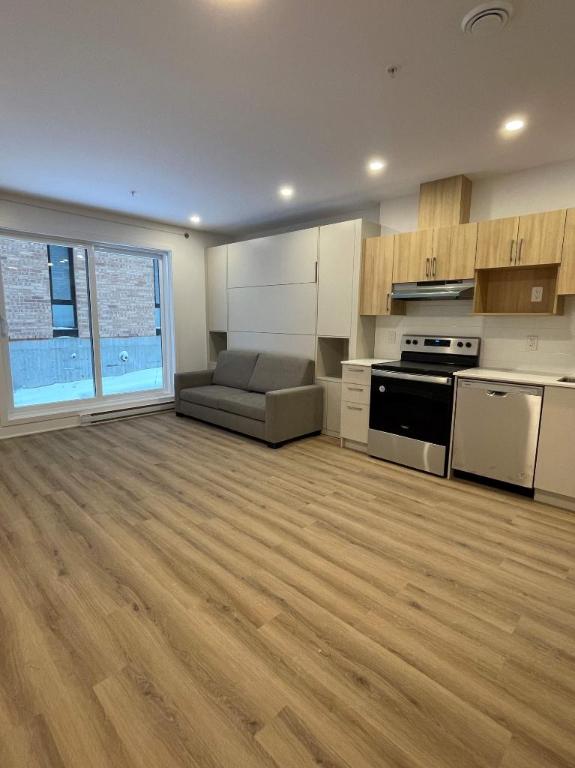 Studio Neuf , semi-meublé et internet inclus! 6180 Vanier | 3083558