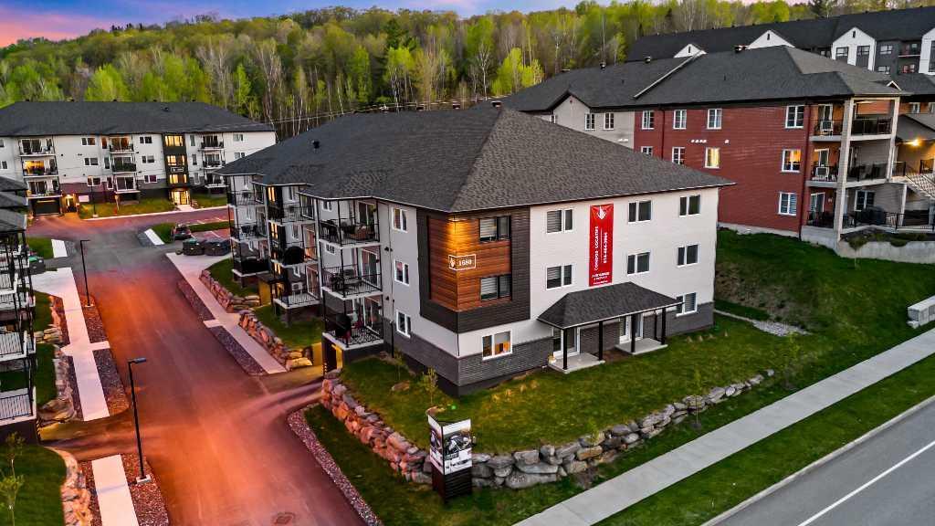 LOGEMENT 4 ½ DE LUXE À SHERBROOKE | 3083565