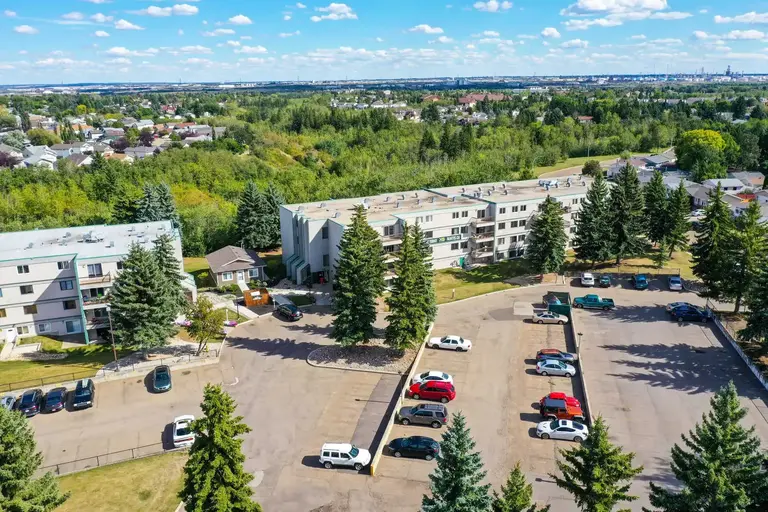 Harrow Court | 140 Harrow Circle NW, Edmonton | 3083828