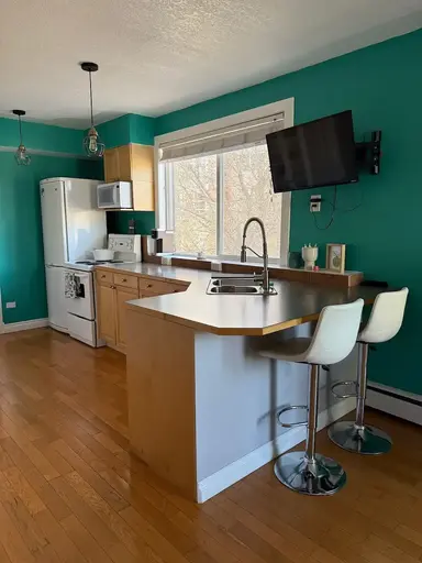 Huge windows! 1 Bedroom condo | 2417 2 Street Southwest, Calgary | 3107492