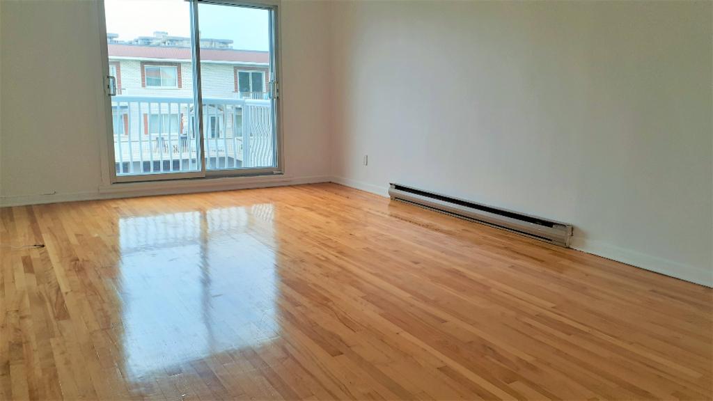 4.5 au 2e Étage Triplex - N-Rosemont Près Anjou/St.Léonard | 3083932