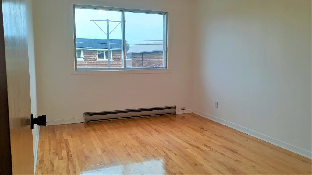 4.5 au 2e Étage Triplex - N-Rosemont Près Anjou/St.Léonard | 3083932