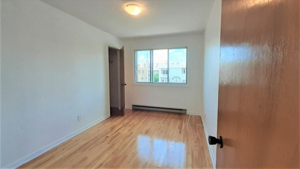 4.5 au 2e Étage Triplex - N-Rosemont Près Anjou/St.Léonard | 3083932