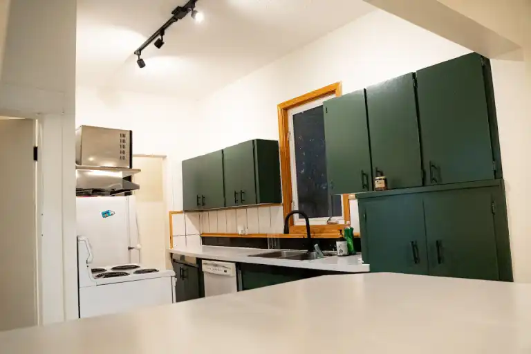4bed 2bath Entire House in Bankview | Walking distance to 17 Ave | Calgary | 3118105