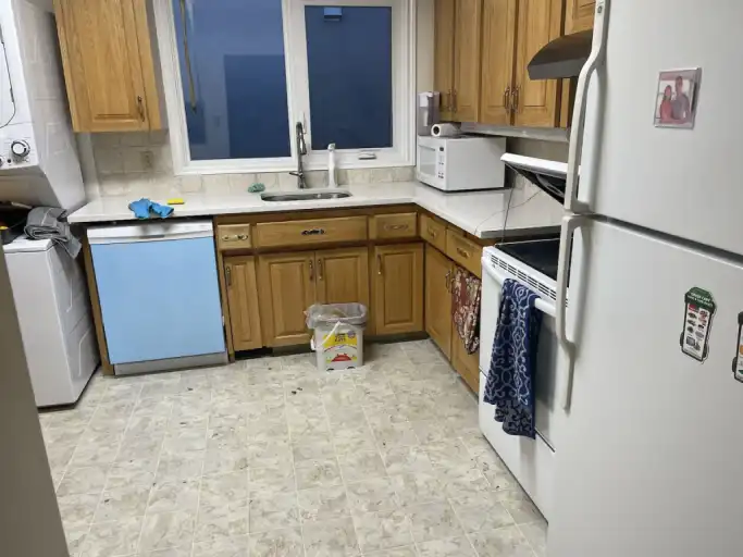 Spacious main floor two-bedroom unit in Glenbrook SW | 3819 44 Street Southwest, Calgary | 3084237