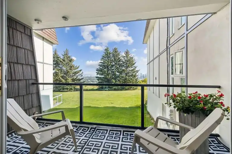 BEAUTIFUL 2 BEDROOM CONDO WITH A CITY VIEW! | 516 Cedar Crescent Southwest, Calgary | 3084239