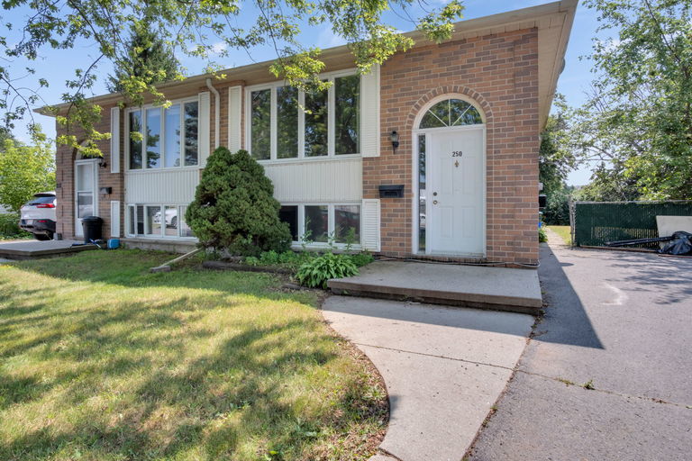 1-250 McLellan, Kingston | Stylish 3-Bedroom Main Floor Apartment in Kingston’s Meadowbrook Neighbourhood | 250 McLellan Court, Kingston | 3084407