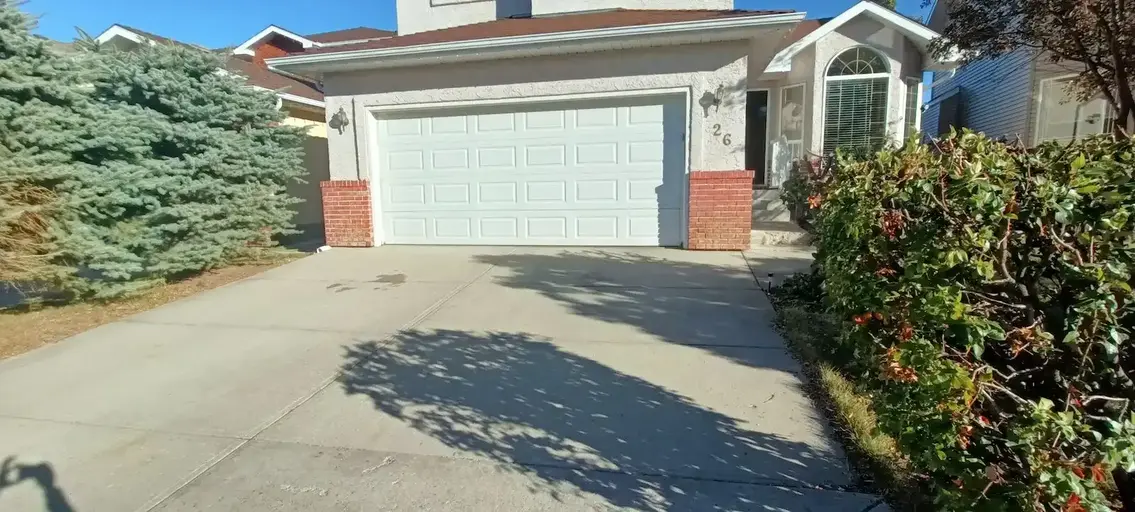 2 Bedroom Walkout Basement, with 1 Bath, living room and kitchen. | 26 Arbour Crest Close Northwest, Calgary | 3084478