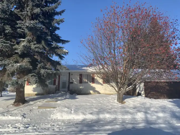 4 bedroom, 2.5 bathroom house with garage | 7628 10 Avenue Northwest, Edmonton | 3107884