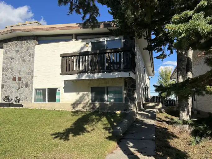 Private back unit, expansive city view | 2 - 7536 Hunterview Drive Northwest, Calgary | 3084532