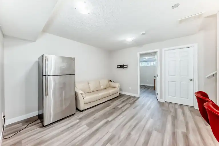 Cozy 2 Bedroom Legal Basement Suite | Calgary | 3084535