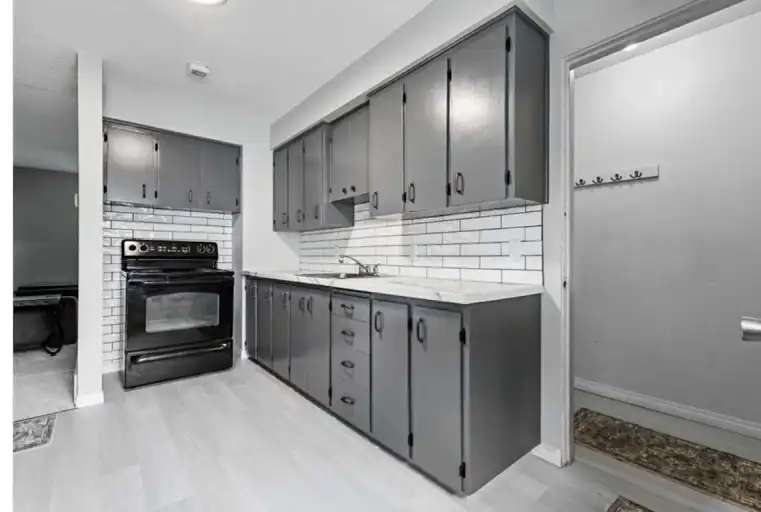 2 bedroom/1 bathroom main floor for rent in Glenbrook | Calgary | 3084537